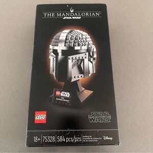 LEGO Star Wars 75328 The Mandalorian Helmet – 584 Pieces – 18+ Display Model